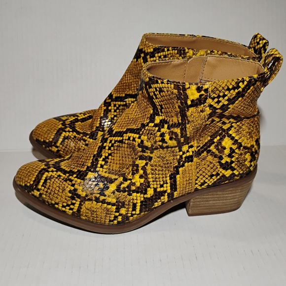 Code West Size 7M Yellow Snakeskin Boots - Picture 1 of 8